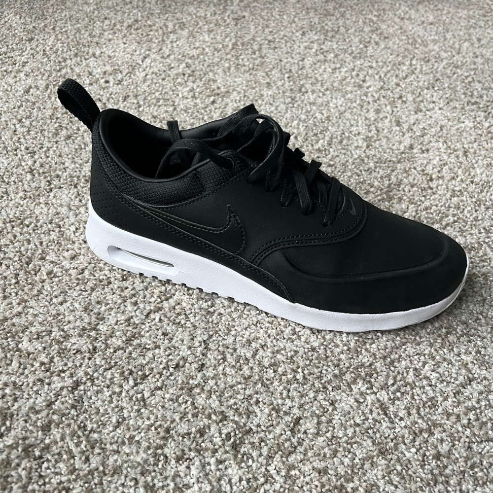 NIKE Air Max Thea Black - Size 8.5